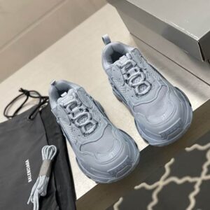 BALENCIAGA TRIPLE S SNEAKER   – BB175