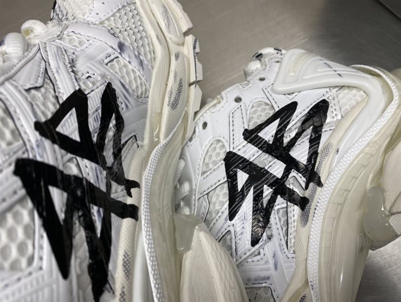 BALENCIAGA MEN’S RUNNER GRAFFITI TRAINERS – BB218 - 图片 6