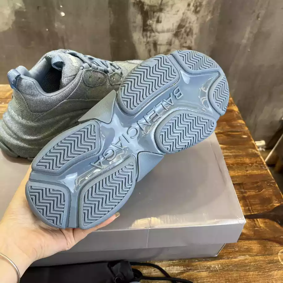 BALENCIAGA WOMEN’S TRIPLE S SNEAKER DENIM IN BLUE – BB255 - 图片 10