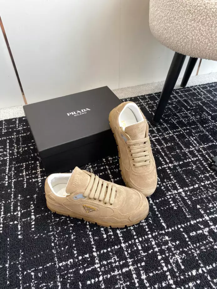PRADA TRAIL FADED SUEDE SNEAKERS IN ECRU – PRD080 - 图片 3
