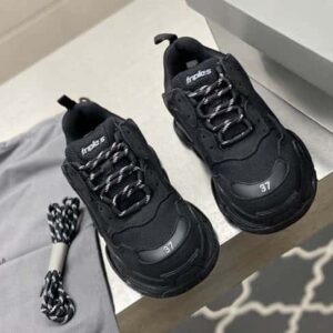BALENCIAGA TRIPLE S SNEAKER   – BB174