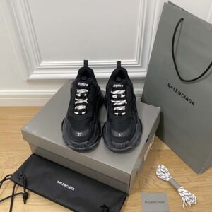BALENCIAGA TRIPLE S SNEAKER – BB194